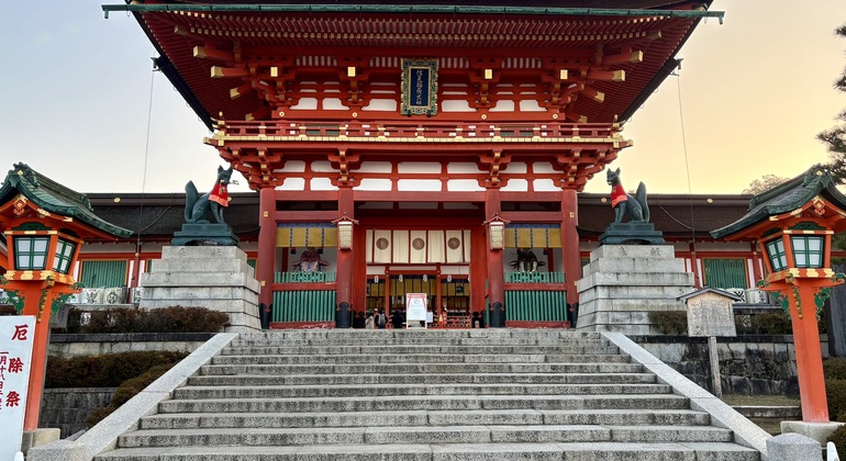 Fushimi Inari Taisha Shrine Tour a pé gratuito de manhã cedo Organizado por Takashi Moribayashi