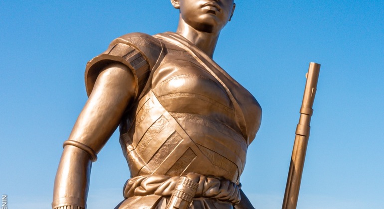 danhomey-tour-la-terre-des-agoodjie-amazones-du-royaume-en-1