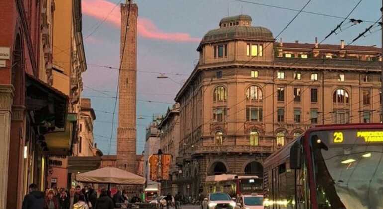 Tour Gratuito, Bologna: Dalle Origini ad Oggi, Italy