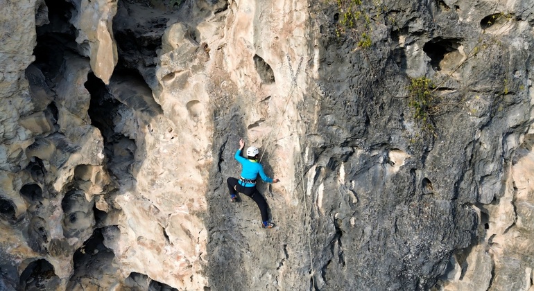 Excursión a Yangshuo para escalar rocas y seguir el curso del río desde Guilin