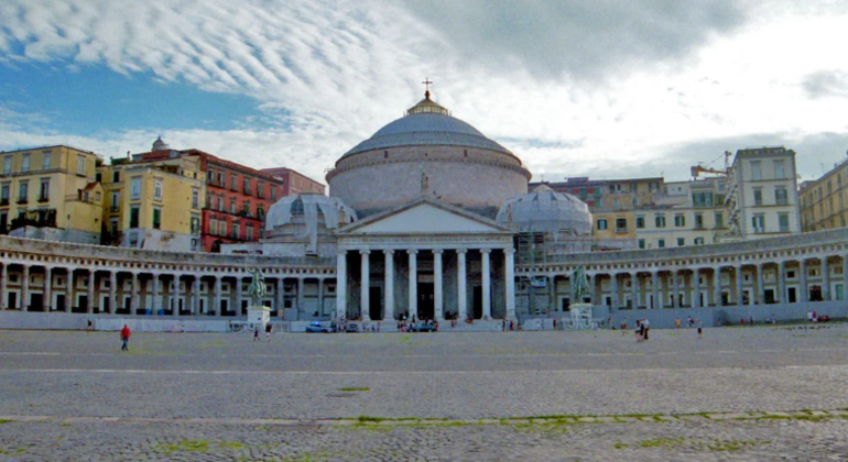 Viaggio con un napoletano: Free Tour tra mare e miti Italia &mdash; #3