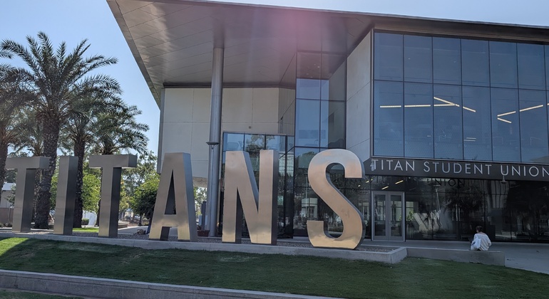 orange-county-school-free-tour-fullerton-en-1