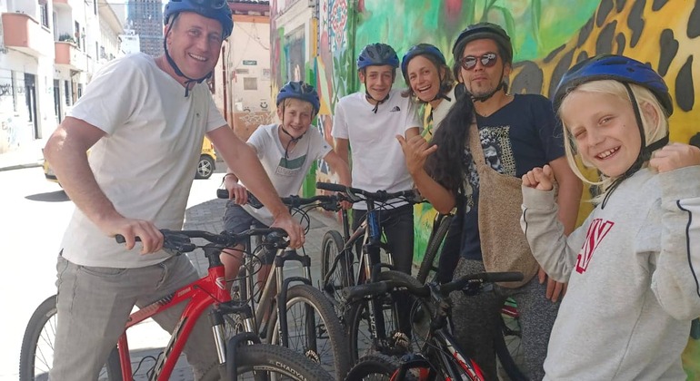 Vuelta a Bogotá en bicicleta Operado por Carlos Roa