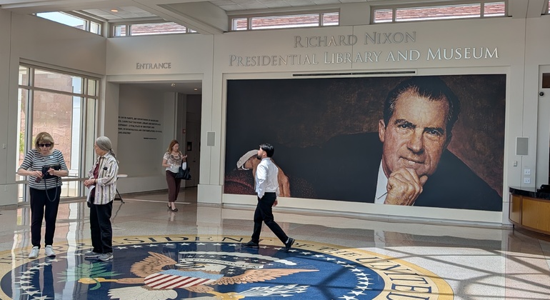 nixon-library-and-museum-tour-es-6