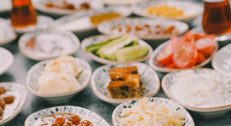 Tour da Taverna Grega com Música ao Vivo Organizado por Giorgos