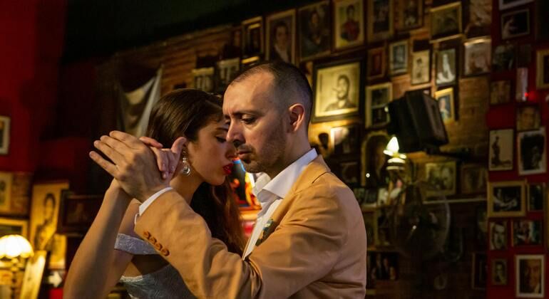 Autêntico Tango em Almagro: Tour Histórico com Música, Vinho e Comida Organizado por Walter Flores