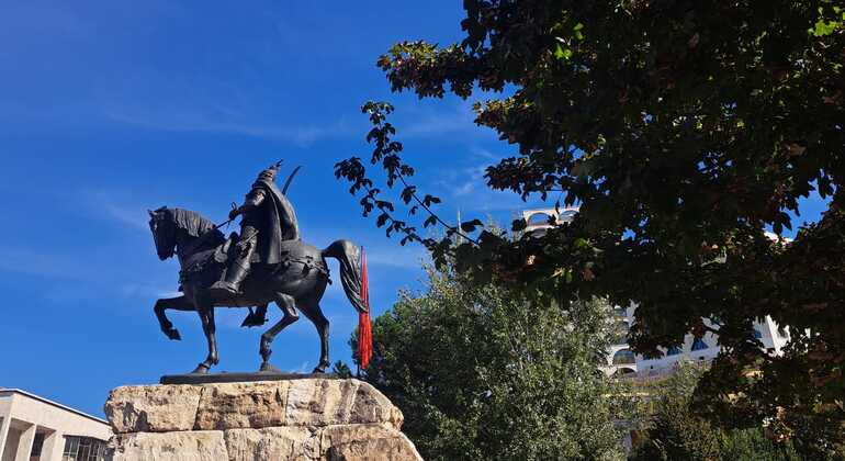 Tour storico-culturale di Tirana Fornito da Amarda