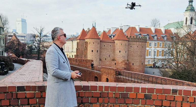 guided-warsaw-walking-tour-with-drone-photography-es-2
