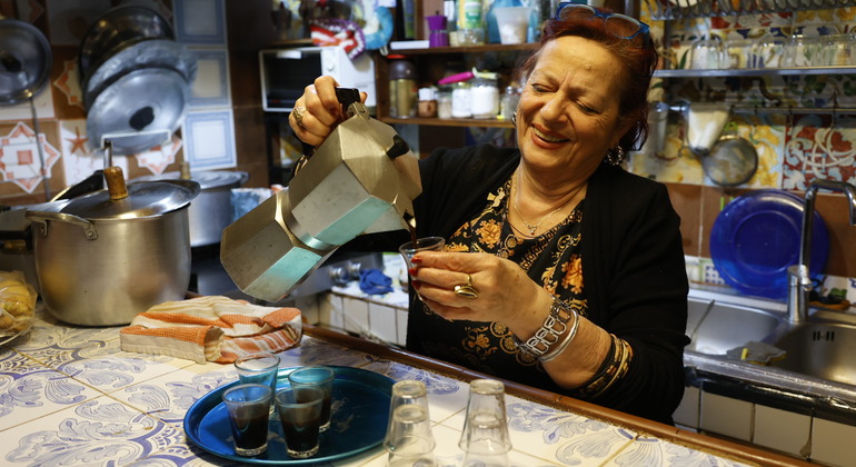 Spanish Neighborhoods: Free Local Tour with Traditional Home Coffee Provided by Napoli Pop
