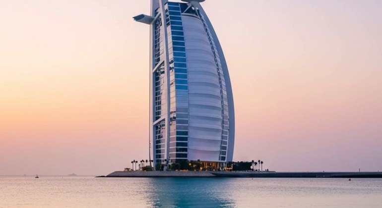 Excursão de meio dia ao Dubai com passeio de Abra, chá com leite de camelo e guia