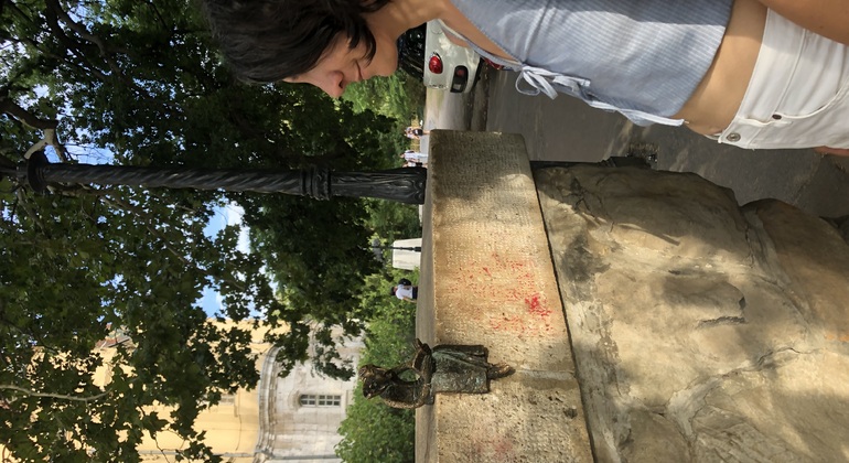 tiny-sculptures-big-stories-kolodko-mini-statue-tour-es-2