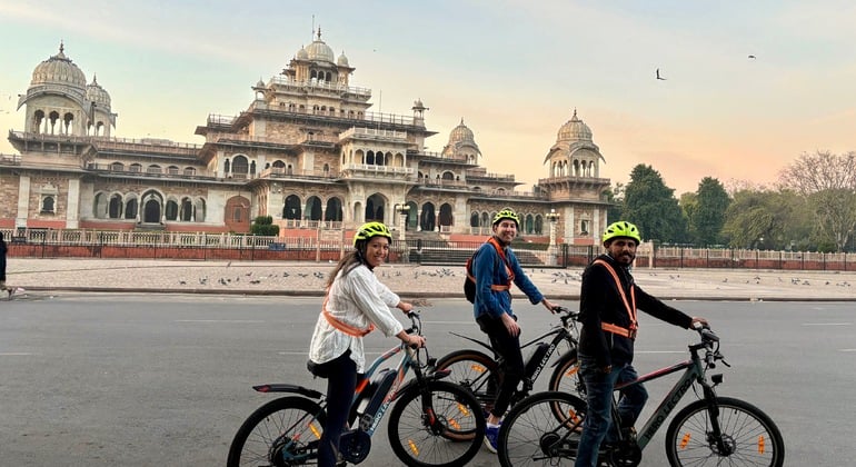 Jaipur Sunrise E-Cycle & Cycle Free Tour on Empty Roads