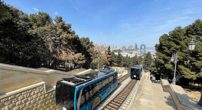 Baku Boulevard, Funicular & Highland Park Walking Free Tour Azerbaïdjan &mdash; #6