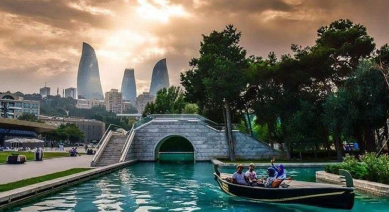 Baku Boulevard, Funicular & Highland Park Walking Free Tour Azerbaïdjan &mdash; #2