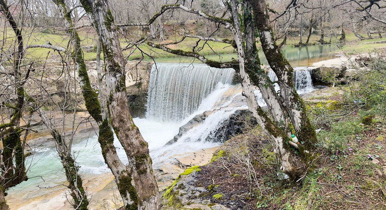 Kutaisi: Visita guidata alle cascate, al lago e al palazzo Geguti Georgia &mdash; #8