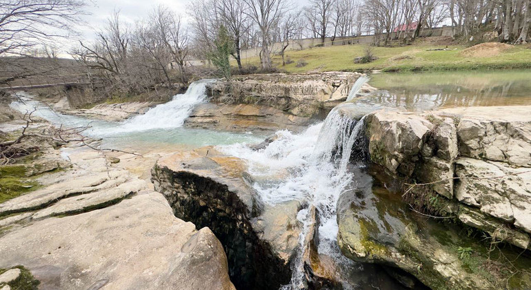 Kutaisi: Visita guidata alle cascate, al lago e al palazzo Geguti Georgia &mdash; #10