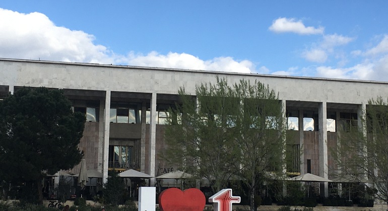 Tour a piedi gratuito della vera Tirana: La città oltre la superficie Albania &mdash; #3