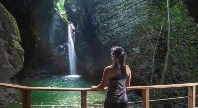 Excursion dans la vallée de la Soca au départ de Ljubljana : Kobarid, Bovec, chutes d'eau, rivière Slovénie &mdash; #3