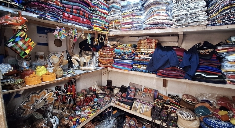 Kampala Walking Tour: History, Vibrant Markets & Daily Life Uganda &mdash; #5