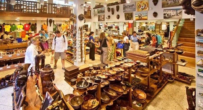 Stone Town Serenity Shopping Free Tour Operado por Hossen Ali