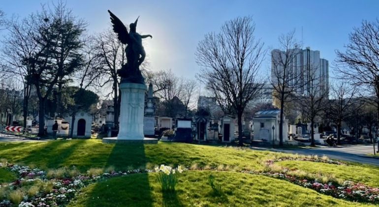 Auf Deutsch: Pariser Geschichten-Tour (Montparnasse & Eiffelturm) Frankreich &mdash; #5