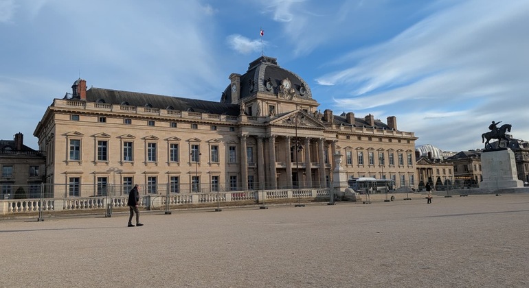 Auf Deutsch: Pariser Geschichten-Tour (Montparnasse & Eiffelturm) Frankreich &mdash; #12