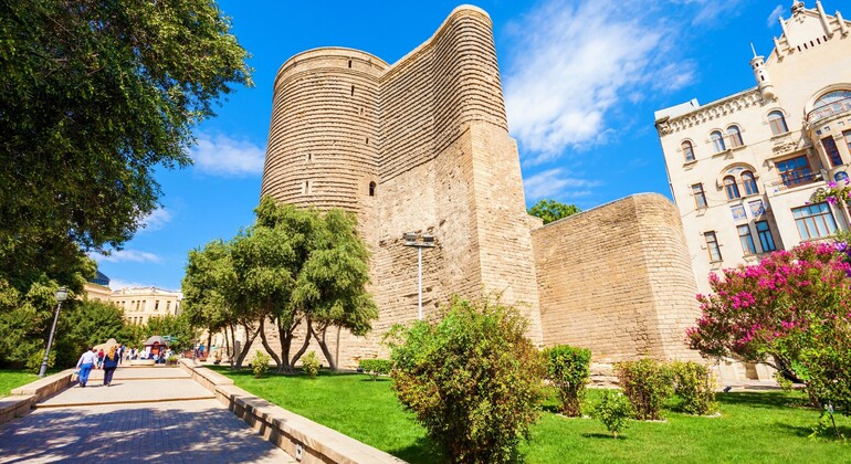 Bakú City Tour: Ciudad Vieja, Vista de las Torres Flame y Bulevar Azerbaiyán &mdash; #3