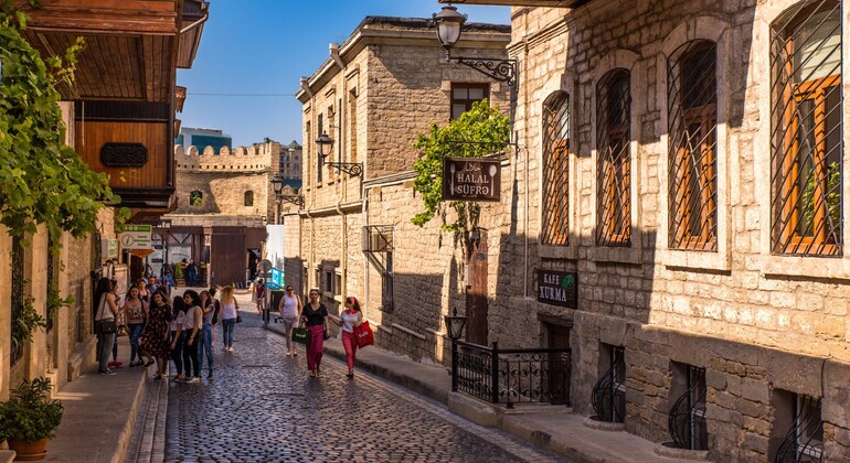 Bakú City Tour: Ciudad Vieja, Vista de las Torres Flame y Bulevar Azerbaiyán &mdash; #4