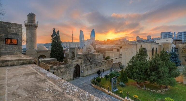 Bakú City Tour: Ciudad Vieja, Vista de las Torres Flame y Bulevar Azerbaiyán &mdash; #6