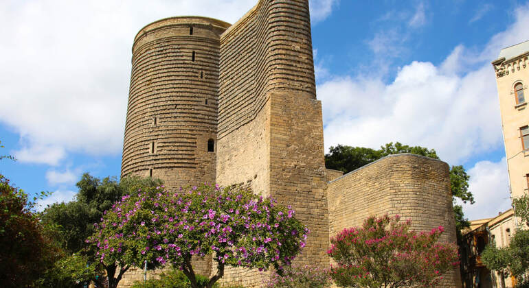 Bakú City Tour: Ciudad Vieja, Vista de las Torres Flame y Bulevar Azerbaiyán &mdash; #7
