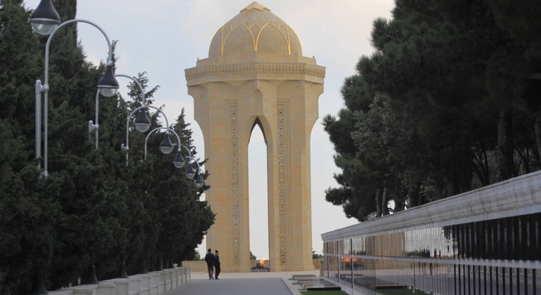Bakú City Tour: Ciudad Vieja, Vista de las Torres Flame y Bulevar Azerbaiyán &mdash; #11