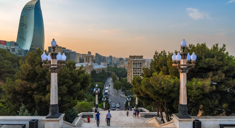Bakú City Tour: Ciudad Vieja, Vista de las Torres Flame y Bulevar Azerbaiyán &mdash; #13