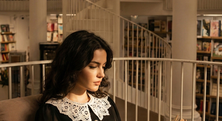 Tour gratuito di foto Instagram a Bucarest: Foto professionali al Palazzo e al Passaggio Romania &mdash; #32