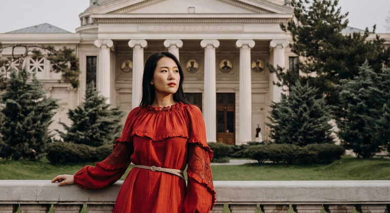 Tour gratuito di foto Instagram a Bucarest: Foto professionali al Palazzo e al Passaggio Romania &mdash; #35