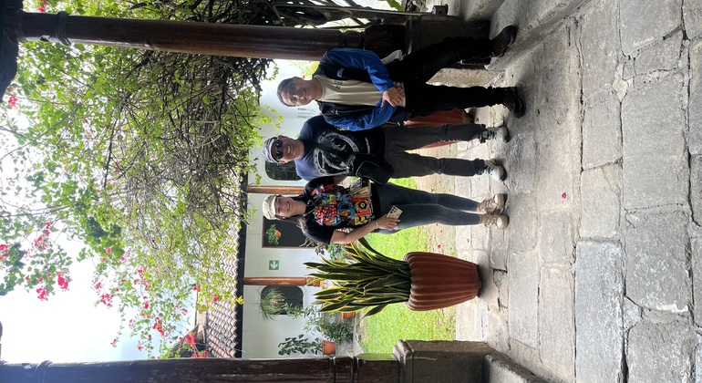 strolling-through-the-historic-center-guatemala-tour-es-2