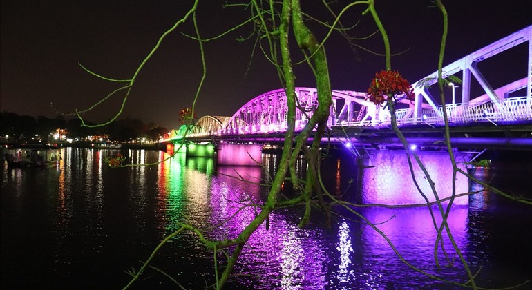 Tour gastronomico gratuito a piedi della città di Hue nei veri luoghi locali Vietnam &mdash; #3