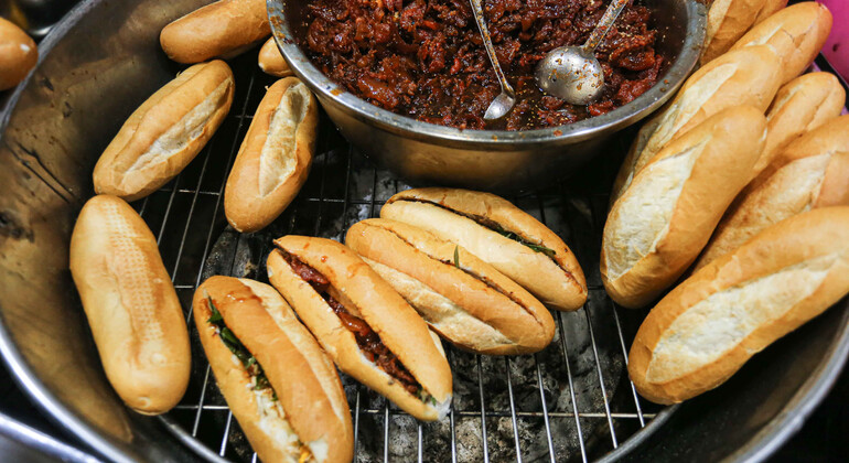 Tour gastronomico gratuito a piedi della città di Hue nei veri luoghi locali Vietnam &mdash; #6