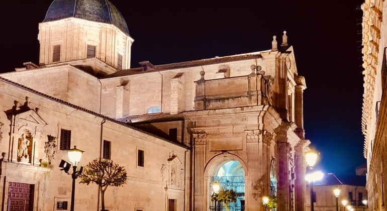 Lendas e mistérios de Salamanca à noite Free Tour Organizado por Salamanca Espectacular 