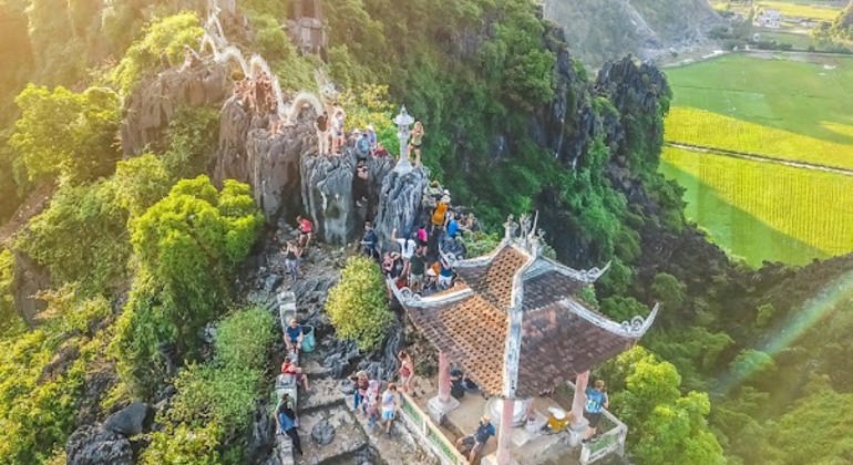 ninh-binh-tour-hoa-lu-ancient-capital-tam-coc-trip-mua-cave-en-1