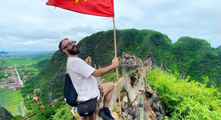 ninh-binh-tour-hoa-lu-ancient-capital-tam-coc-trip-mua-cave-en-6