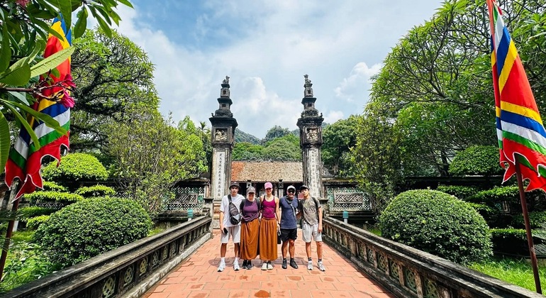ninh-binh-tour-hoa-lu-ancient-capital-tam-coc-trip-mua-cave-en-8
