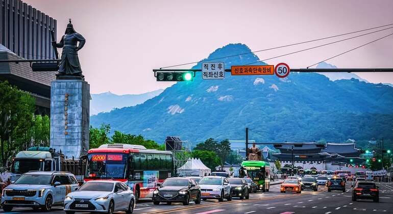 Recorrido histórico gratuito por Gwanghwamun y Cheonggyecheon Operado por Han