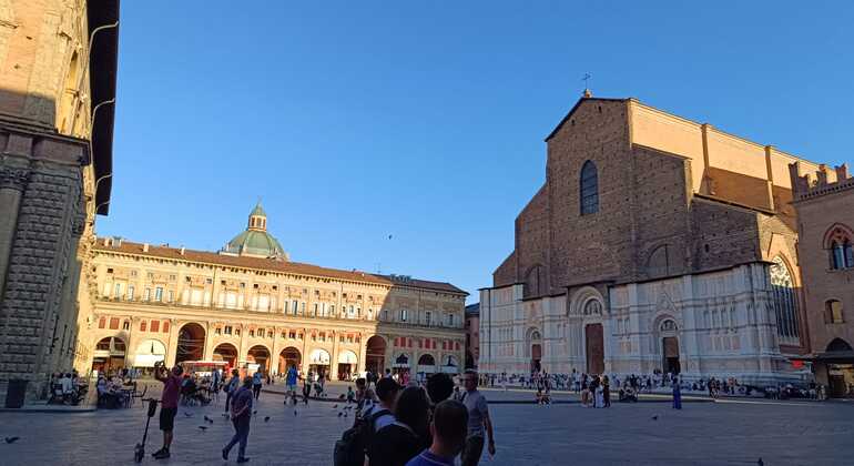 Discover Bologna Free Tour: History & Landmarks