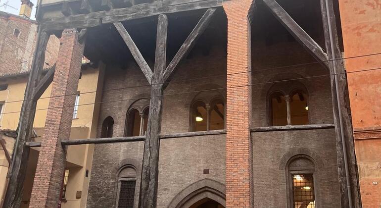 discover-bologna-history-and-landmarks-es-2