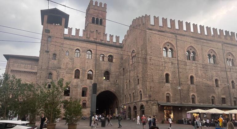 discover-bologna-history-and-landmarks-es-3