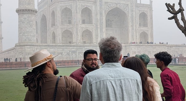 Tour dell'alba del Taj Mahal con fotografia e Forte di Agra Fornito da Daniyal Naim