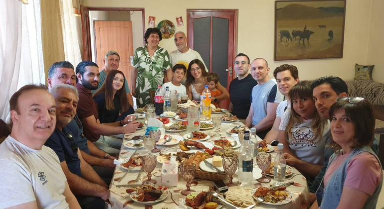 Pranzo con una famiglia del posto in Armenia