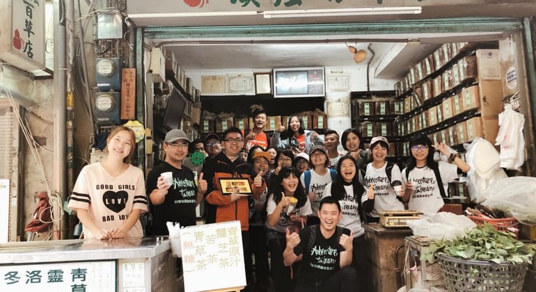 Visita gratuita ao centro histórico de Taichung Organizado por Chester