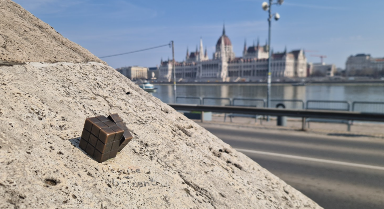 Free Tour: Buda Ministatue Hunt