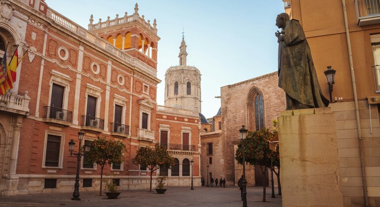Valencia: Tour por la Ciudad de Luz, Flores & Pasado Histórico Operado por Desiree
